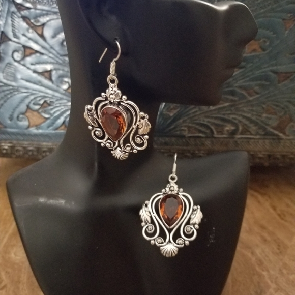 HANDMADE Jewelry - WONDERFUL EARRINGS NWOT